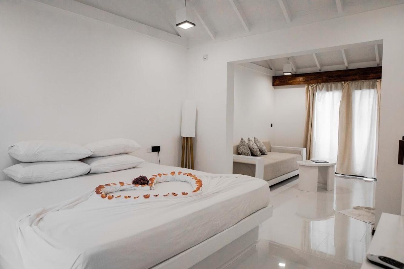 Brickwood Ganduvaru Private Villas Rasdhoo Room photo